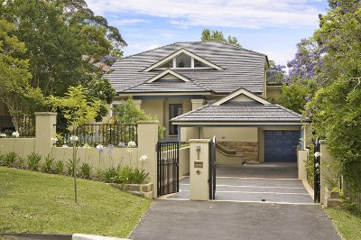 SOPHISTICATED FAMILY LIVING! Picture