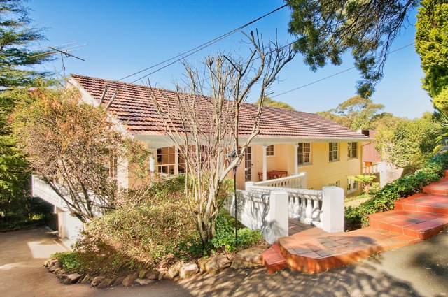 ***LEASED***LEASED***Quiet, spacious 5/6 bedroom air conditioned family home with pool..... 1st time offered Picture 1
