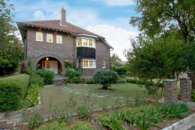 'TIKINUI'
c1917 EAST SIDE WALK RAIL ESTATE Picture