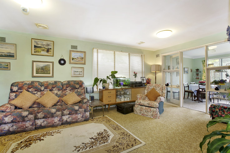 1960's STARTER ON LEVEL LAND! Picture 3