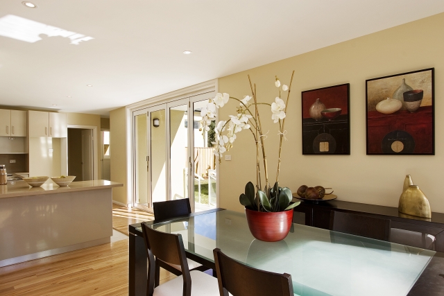 TORRENS TITLE - COMFORTABLE LIVING - PRICED TO SELL! Picture 3