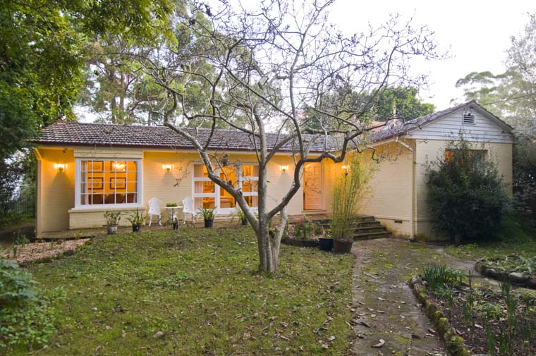 EAST SIDE WALK RAIL - OFFERS BY 24 JUNE! Picture 1