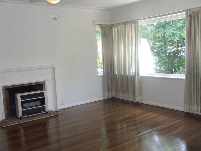 New Paint, New Floors!!! Picture 3