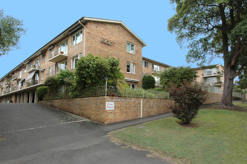 EAST SIDE WALK RAIL! Picture 1