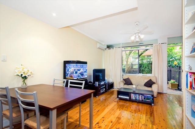 STYLISH AND MODERN LIVING! Picture 2