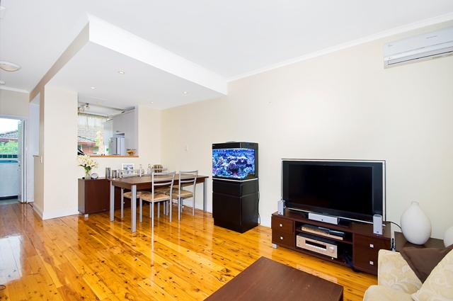 STYLISH AND MODERN LIVING! Picture 1