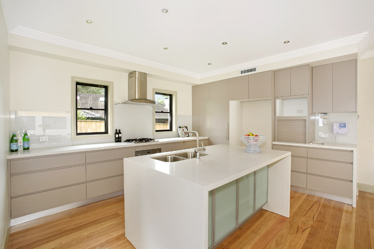 BRILLIANTLY EXECUTED! Picture 3