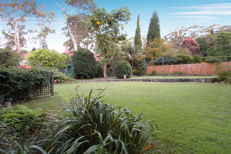 DREAMLAND...1033SQM (APPROX.) LEVEL EAST SIDE WALK RAIL 1950'S SUPERB FULL BRICK Picture 3