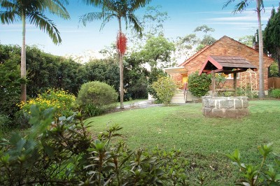 DREAMLAND...1033SQM (APPROX.) LEVEL EAST SIDE WALK RAIL 1950'S SUPERB FULL BRICK Picture
