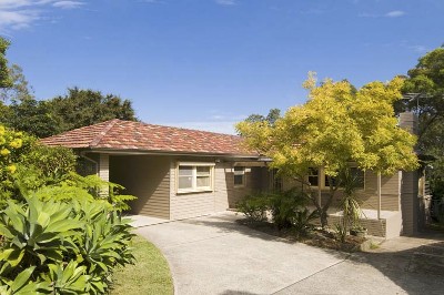 FANTASTIC LOCATION ON PARK LIKE GROUNDS Picture