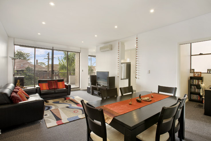 OPEN SUNNY ASPECT! Picture 2