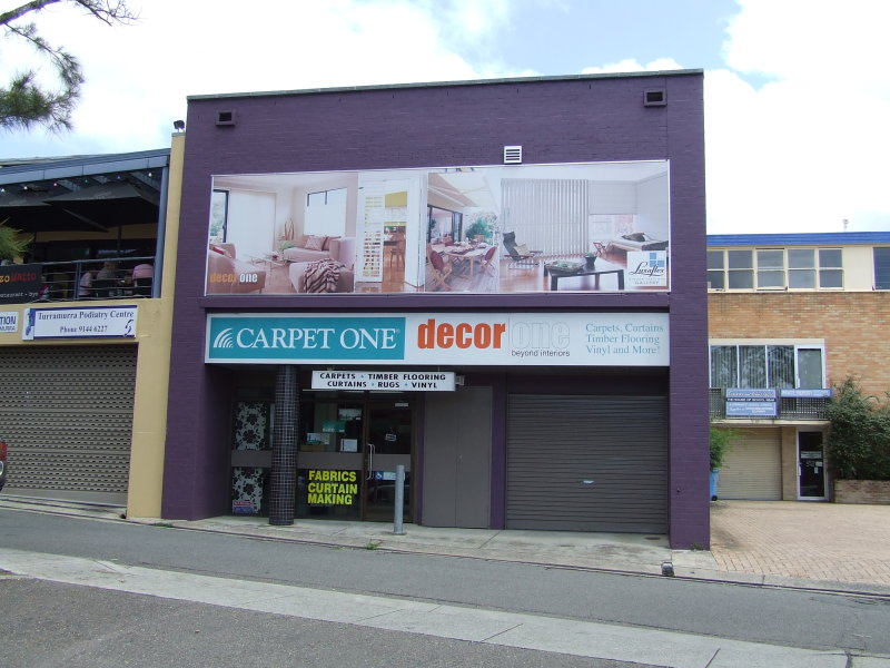 Prime retail showroom for lease in thriving, family oriented Upper North Shore location....make your mark! Picture 2