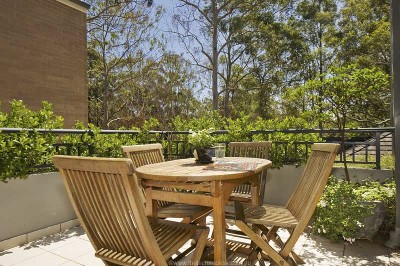 CLASSIC STYLISH TOWNHOME! Picture CLASSIC STYLISH TOWNHOME! Picture