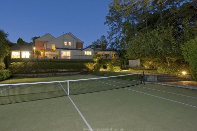 GRAND EAST-SIDE RESIDENCE WITH COURT AND INDOOR POOL! Picture GRAND EAST-SIDE RESIDENCE WITH COURT AND INDOOR POOL! Picture