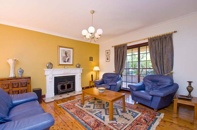 EASY FAMILY LIVING! Picture 2