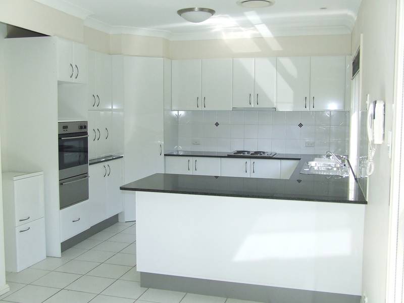 *** LEASED *** Look at this for value!!!
Spacious 5 bedroom modern 3 level home... Secure and child friendly *** Applic Picture 3