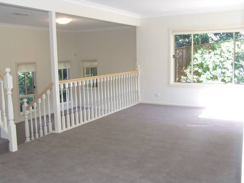 *** LEASED *** Look at this for value!!!
Spacious 5 bedroom modern 3 level home... Secure and child friendly *** Applic Picture 2