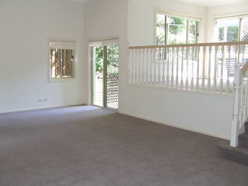 *** LEASED *** Look at this for value!!!
Spacious 5 bedroom modern 3 level home... Secure and child friendly *** Applic Picture 1