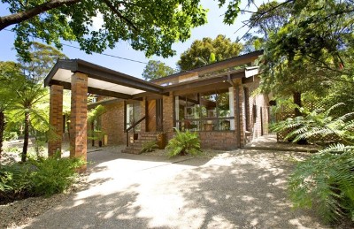 SINGLE LEVEL LIVING + BONUS 2 BEDROOM FULLY SELF-CONTAINED UNIT! Picture SINGLE LEVEL LIVING + BONUS 2 BEDROOM FULLY SELF-CONTAINED UNIT! Picture