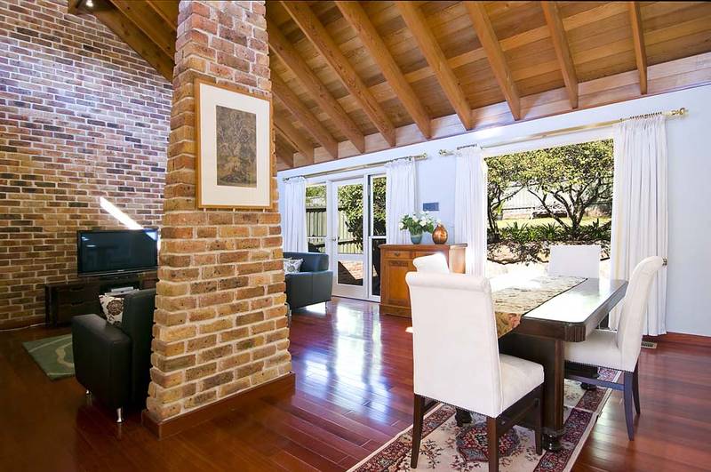 THE CROWD PLEASER! Picture 3