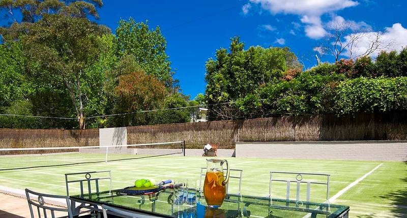 AUCTION ON SATURDAY 14 NOV AT 12 NOON - EXCLUSIVE FAMILY HOME! Picture 2