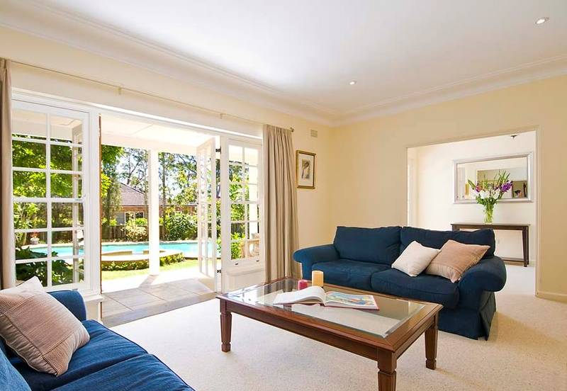 AUCTION ON SATURDAY 14 NOV AT 12 NOON - EXCLUSIVE FAMILY HOME! Picture 3