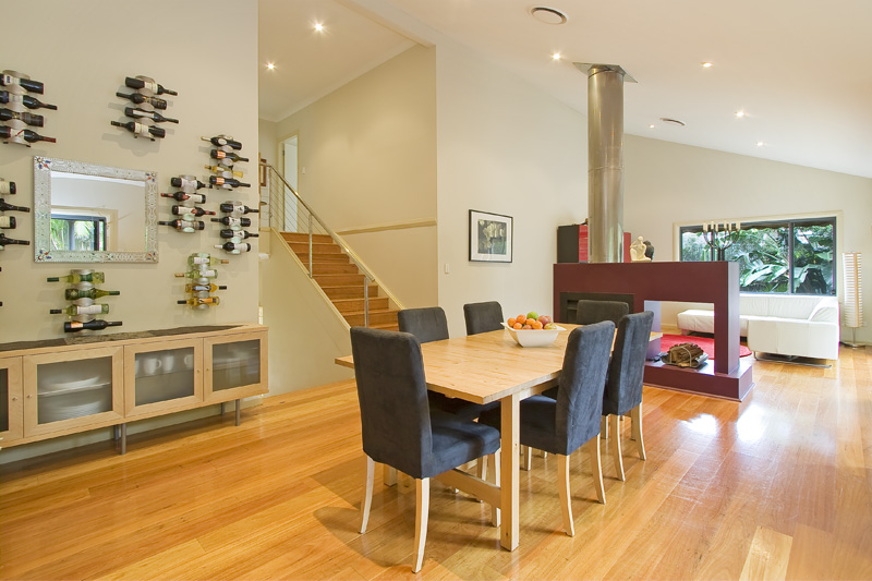 SPILT LEVEL LIVING AT ITS BEST! Picture 2