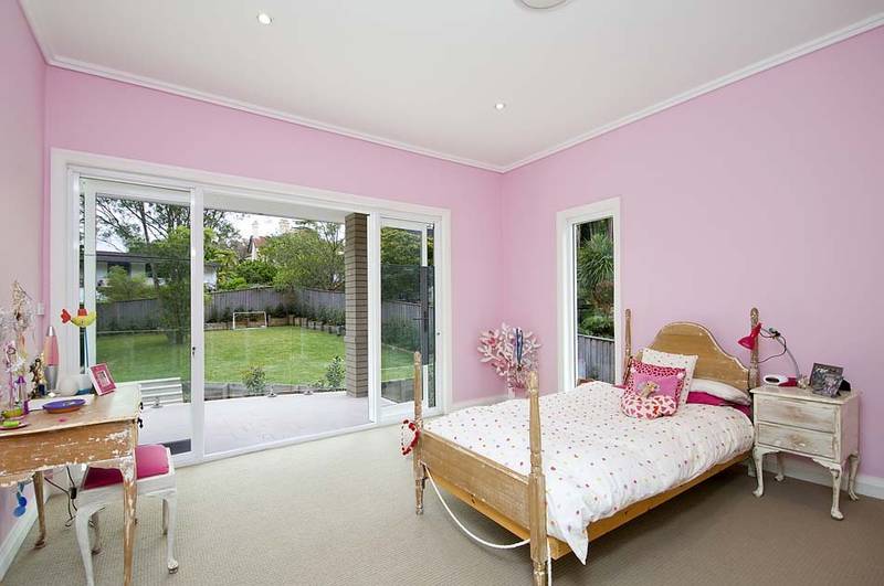 CONTEMPORARY DESIGN - PERFECT FOR ALL THE FAMILY! Picture 3