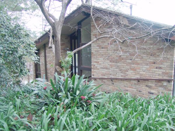 *** APPLICATION TAKEN*** Hard to beat for location and value...ready to move into immediately- 6 month lease available. Picture 2