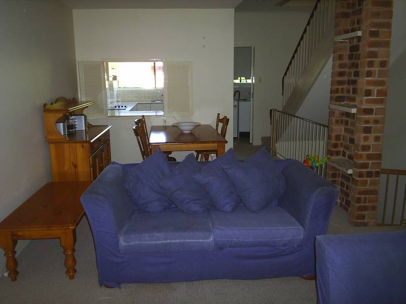 ***APPLICATION & DEPOSIT TAKEN*** Fantastic 2 bedrooms townhouse - just minutes from Turramurra train station Picture 2