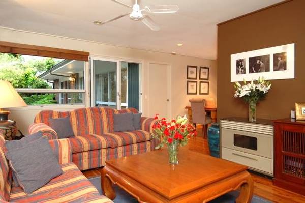 IT'S GOT THE LOT! Picture 2