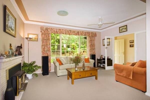 Family Friendly ( SHORT TERM LEASE TO MARCH 2008) Picture 2