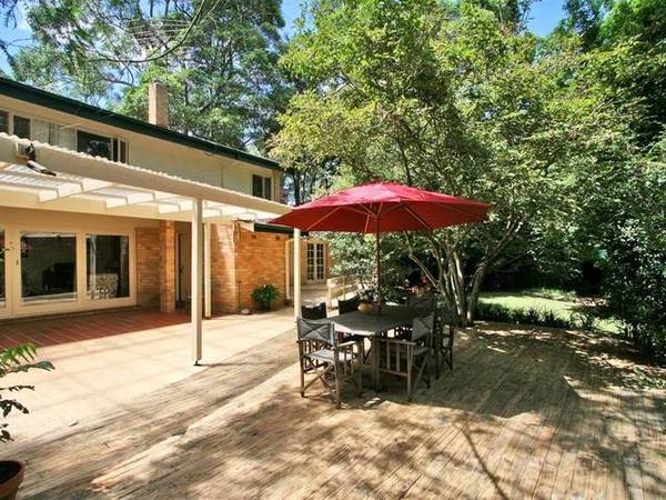 BEAUTIFUL GARDEN SETTING Picture 1