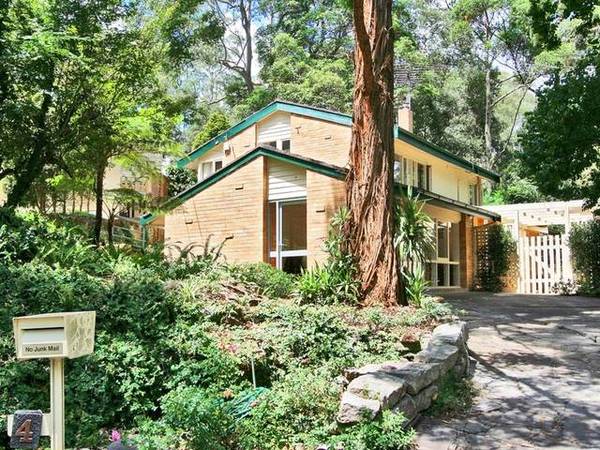 BEAUTIFUL GARDEN SETTING Picture 2