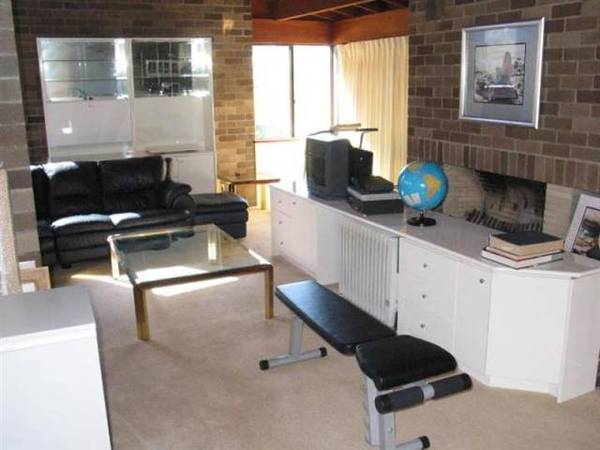 UNIQUE 2 STOREY HOME Picture 2