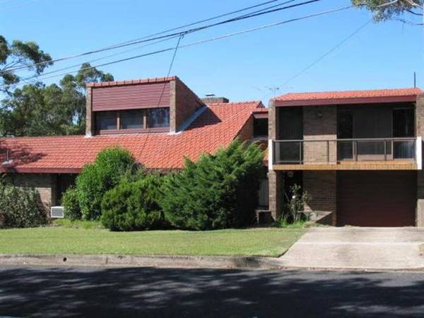 UNIQUE 2 STOREY HOME Picture 1