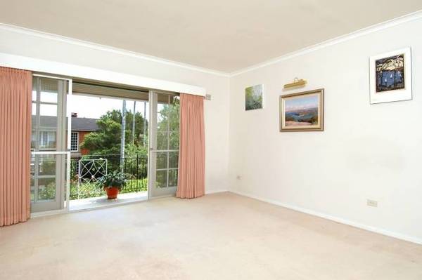 ELITE SOUGHT AFTER ESTABLISHED COMPLEX Picture 3