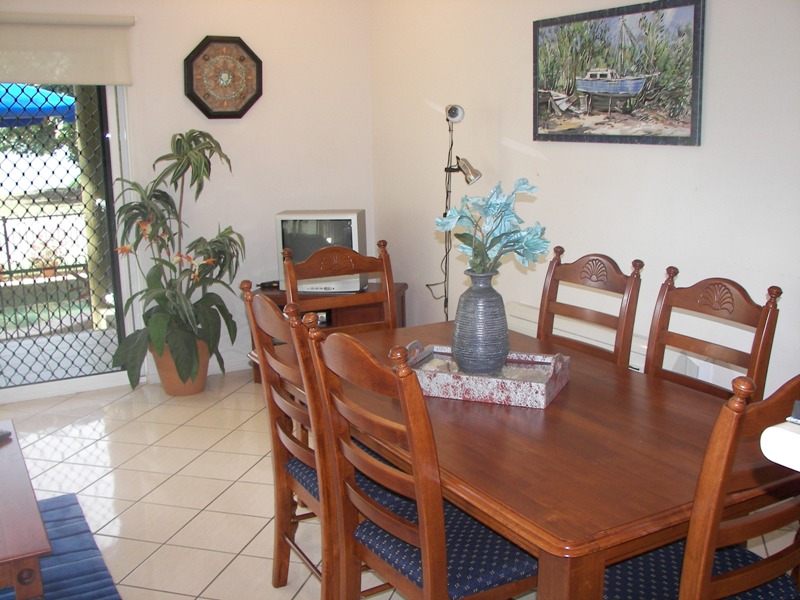 Luxury Beachfront Apartment in sought after Arcadia Picture 2