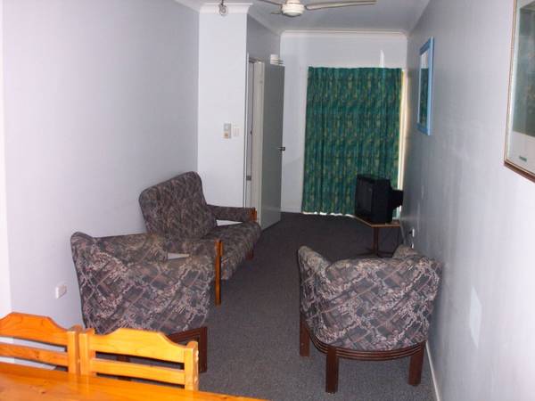 Two Bedroom Fully Furnished Apartment Picture 3