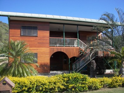A Classic Queensland Entertainer - with large bedrooms and livings areas. Picture