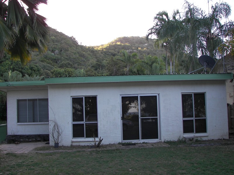 "Sea Views - Development Possibilities - Holiday House