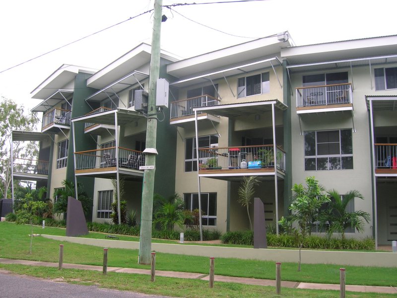 Fully Furnished 3 bedroom apartment - Nelly Bay Picture 1