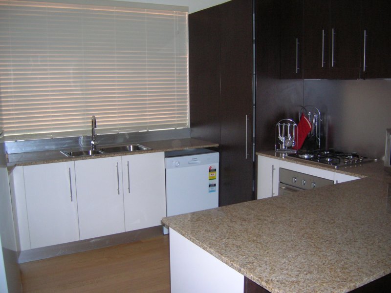 Fully Furnished 3 bedroom apartment - Nelly Bay Picture 3
