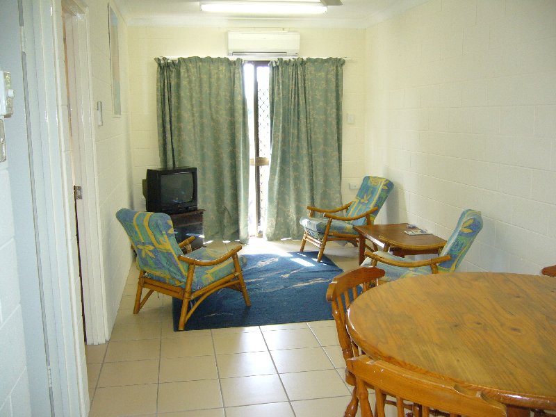 Fully Furnshed Unit in Nelly Bay Picture 3