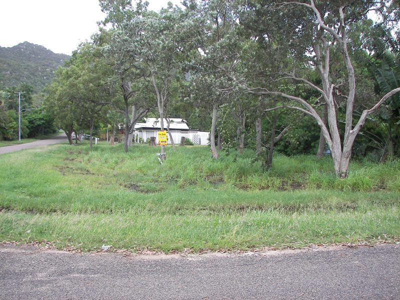 Great Corner Location Close to The Beach! Picture 1