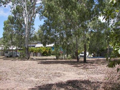 EXCELLANT BUILDING BLOCK IN ESTABLISHED SUBDIVISION Picture