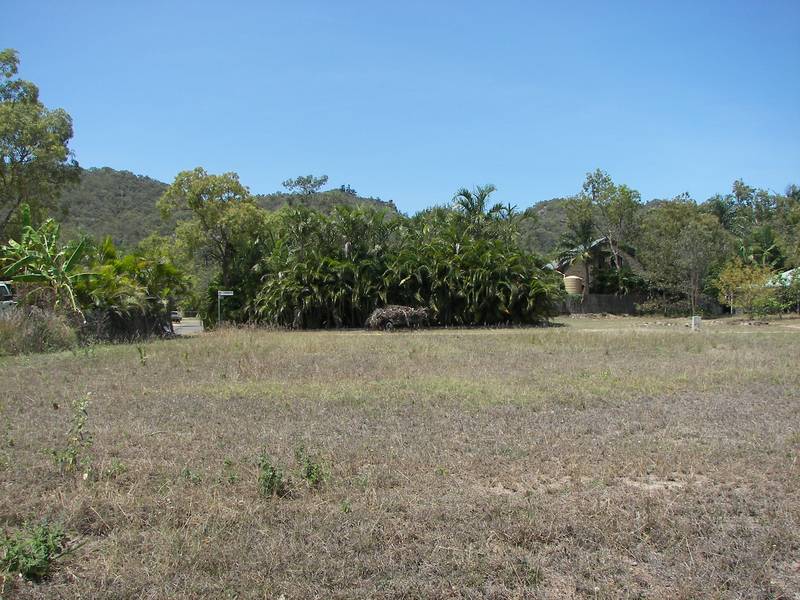 BUILDERS FLAT QUIET STREET HORSHOE BAY Picture 1