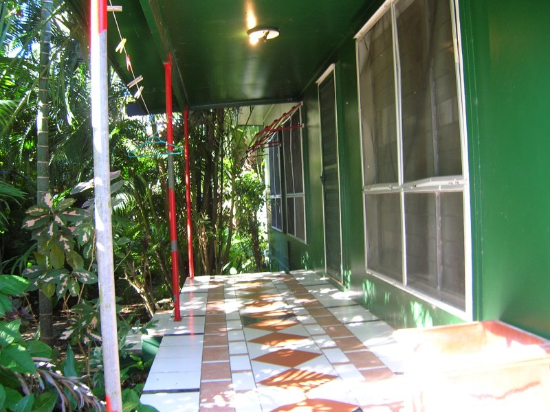 QUIET, LUSH AND HANDY Picture 1