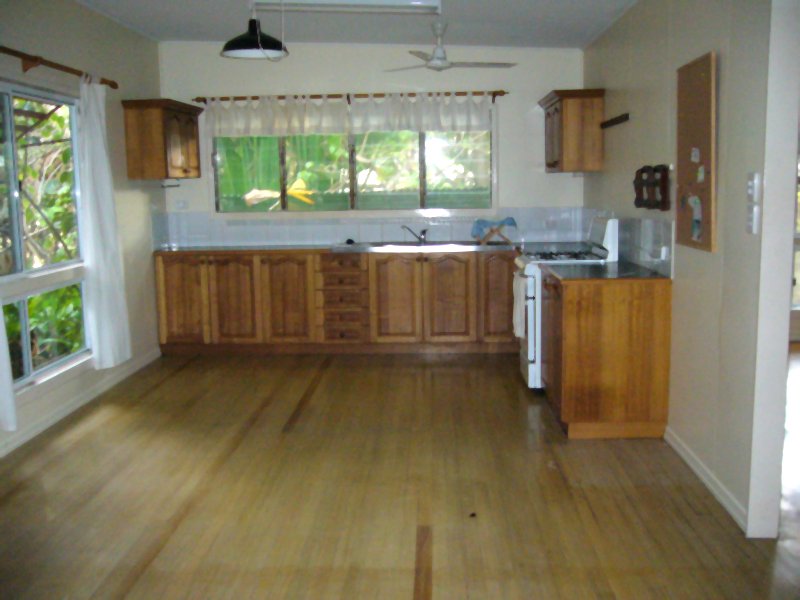 QUIET, LUSH AND HANDY Picture 2