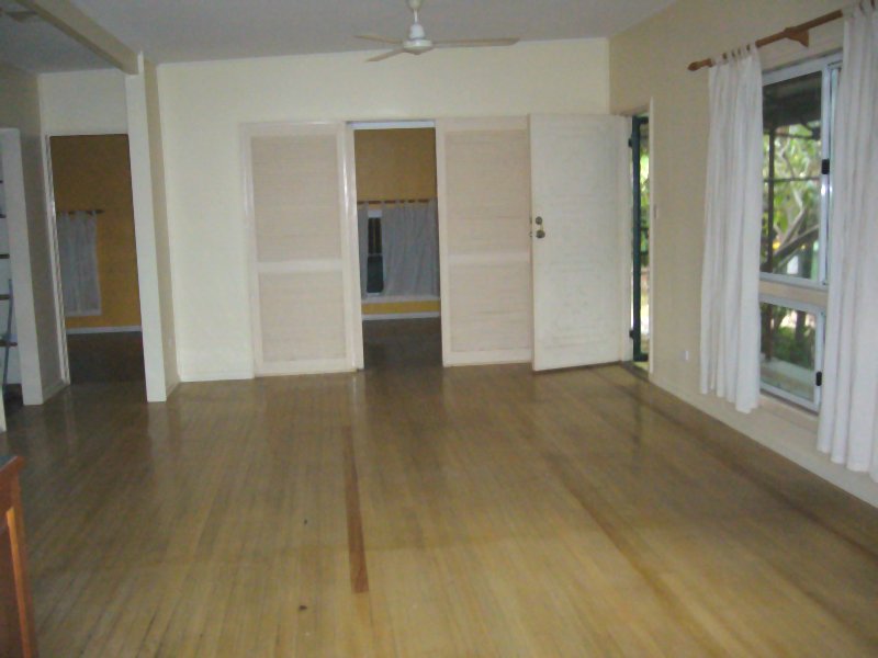 QUIET, LUSH AND HANDY Picture 3